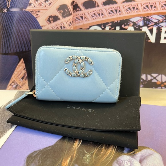 Auth CHANEL Wallet • Cardholder Pouch in Quilted Blue Lambskin Authentic Chanel - Picture 6 of 13